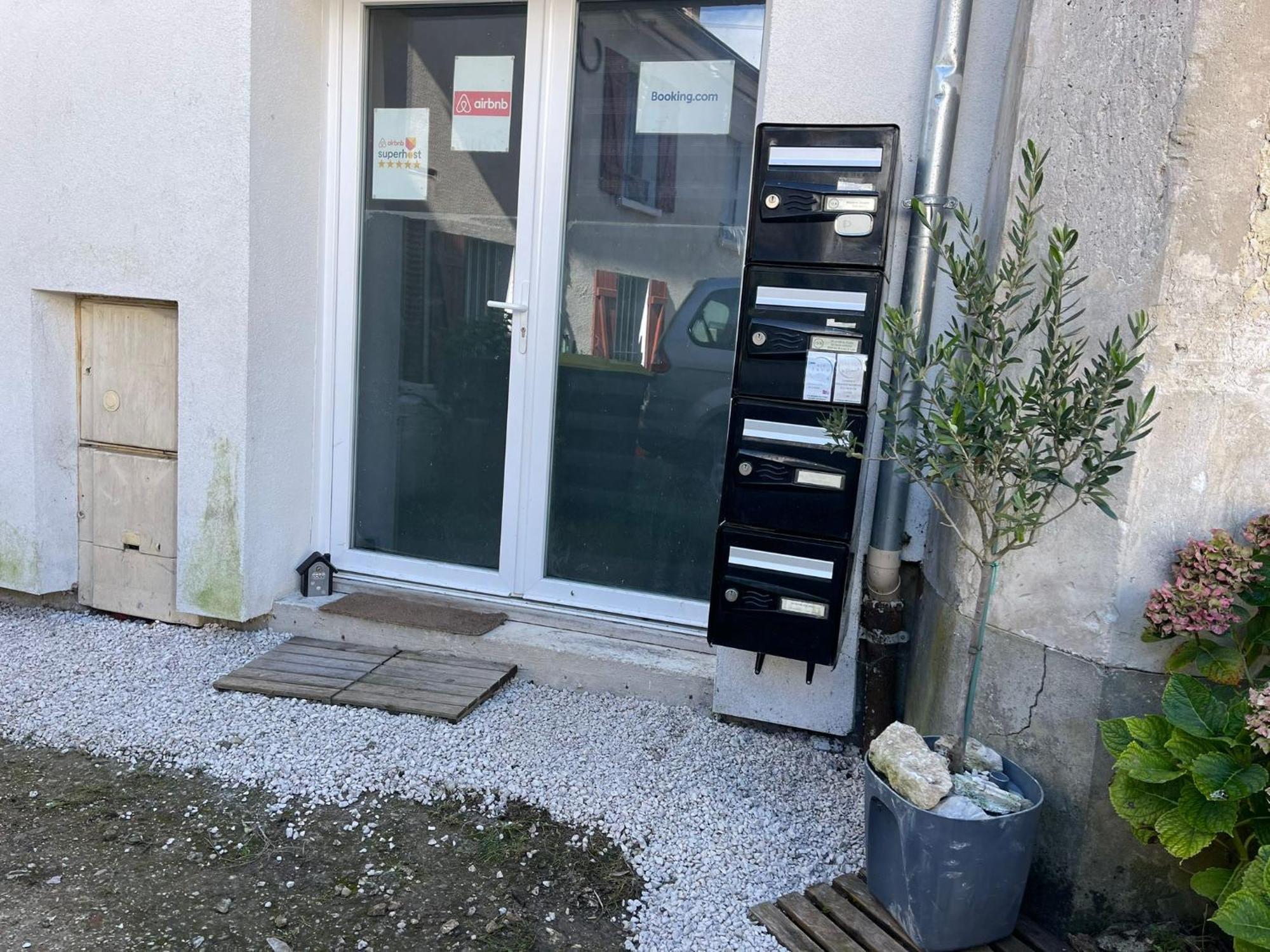 Appartement Villiers Sur Morin Proche De Disneyland Exterior photo